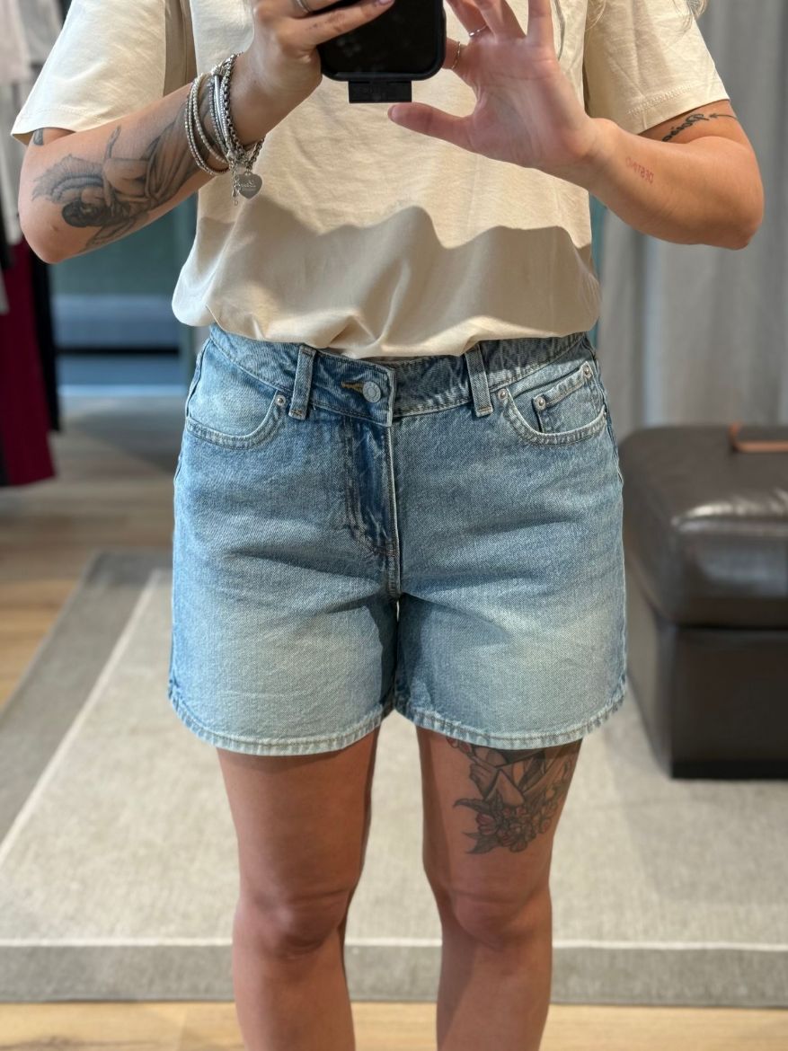 Immagine di SHORT DENIM LAURA