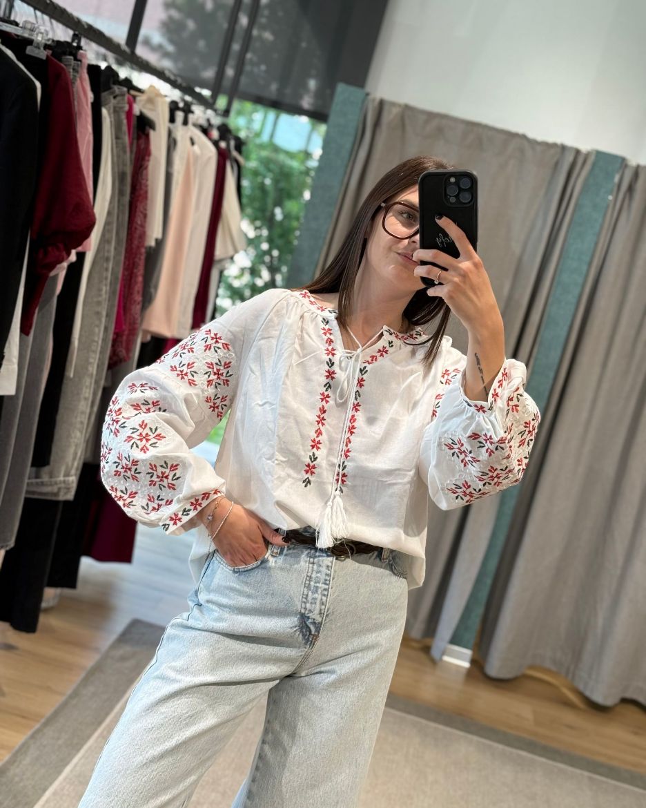 Immagine di BLUSA RICAMI