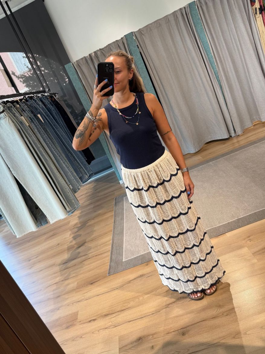 Immagine di GONNA LUNGA CROCHET RIGHE