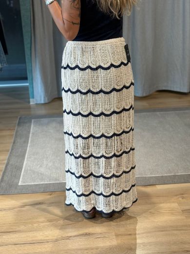 Immagine di GONNA LUNGA CROCHET RIGHE