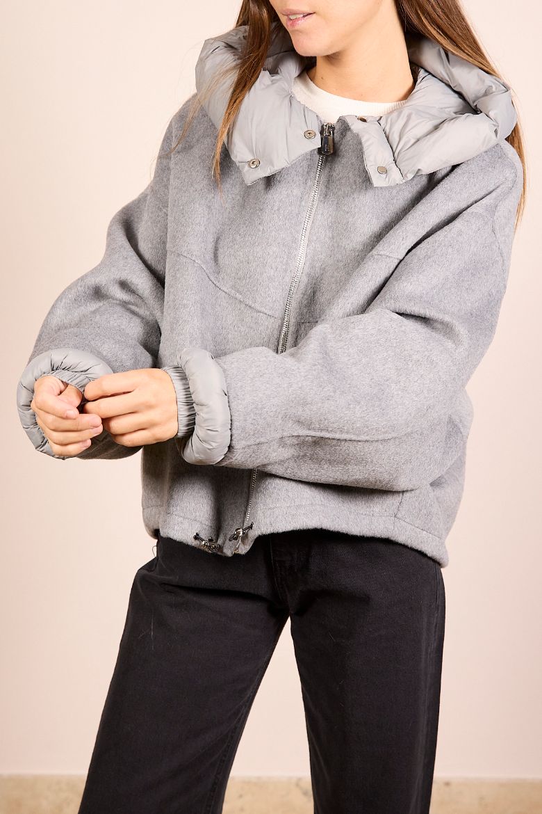 Immagine di CAPPOTTO BOMBER CON CAPPUCCIO - Disponibile in NERO, GRIGIO