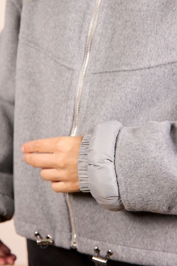 Immagine di CAPPOTTO BOMBER CON CAPPUCCIO - Disponibile in NERO, GRIGIO