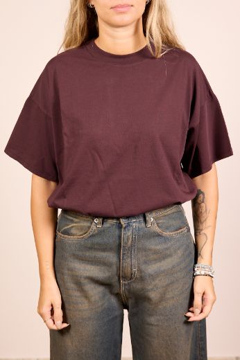 Immagine di T-SHIRT BASIC OVER - Disponibile in VERDE SCURO, VINO, MORO, GRIGIO SCURO, BIANCO, VERDE, NERO, MARRONE, BORDEAUX