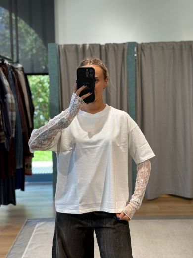 Immagine di T-SHIRT MANICA PIZZO - Disponibile in VERDE, ROSA, NERO, MARRONE, BIANCO, AZZURRO, BORDEAUX