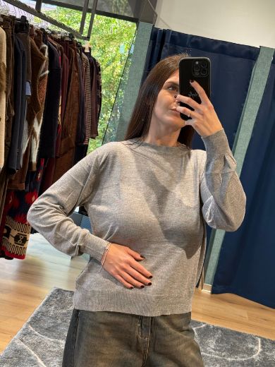 Immagine di MAGLIONCINO BASIC MISTO CASHMERE - Disponibile in NERO, MARRONE, GRIGIO, CREMA, BLU, VERDE, TAUPE, BORDEAUX