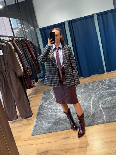 Immagine di GONNA VINO SIMILPELLE MARTELLATA