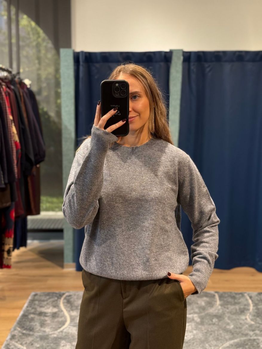 Immagine di MAGLIONE GIROCOLLO PURA LANA - Disponibile in TAUPE, PANNA, NERO, GRIGIO SCURO, GRIGIO CHIARO, BEIGE SCURO, BEIGE