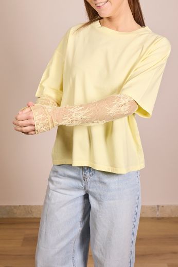 Immagine di T-SHIRT MANICA PIZZO - Disponibile in ROSA, NERO, MARRONE, GIALLO, BIANCO