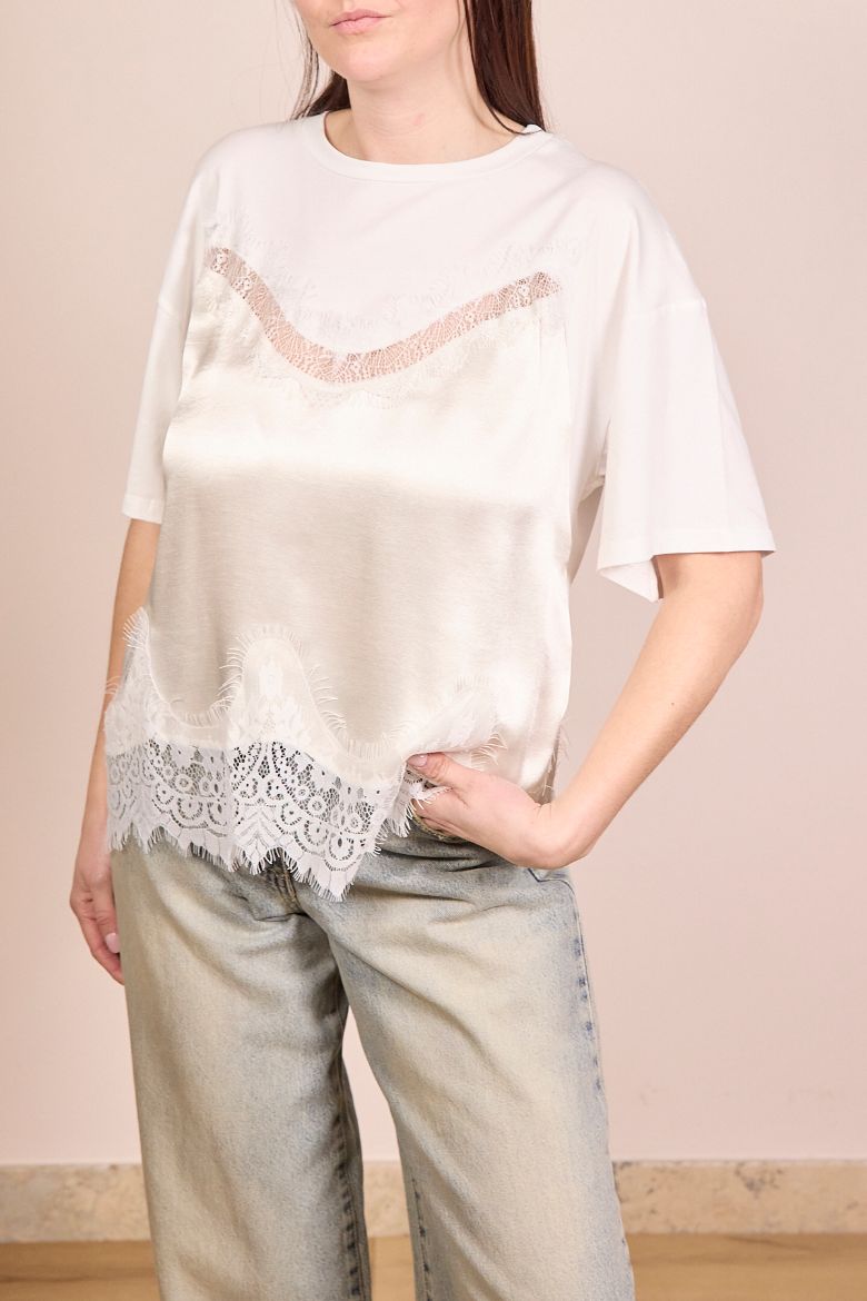 Immagine di T-SHIRT RASO E PIZZO