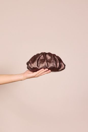 Immagine di CLUTCH LUCIDA IN PELLE