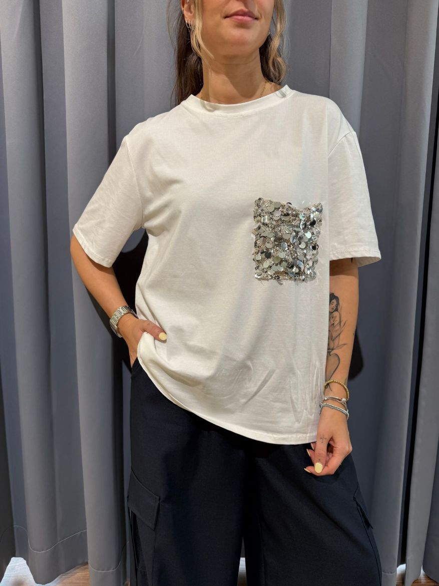 Immagine di T-SHIRT TASCHINA PAILLETTES - Disponibile in NERO, BIANCO