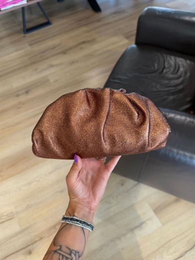 Immagine di CLUTCH LUCIDA IN PELLE