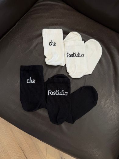 Immagine di CALZINI  CHE FASTIDIO 