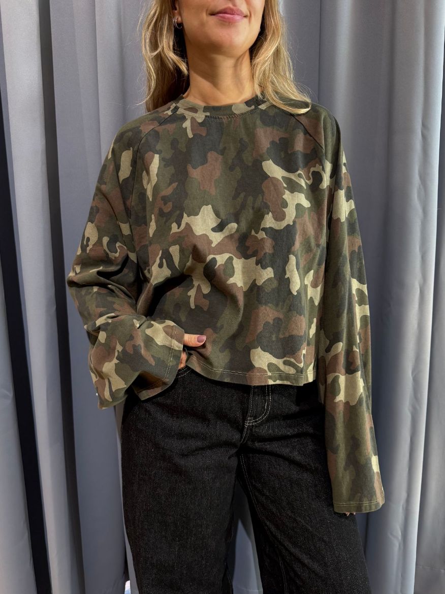 Immagine di T-SHIRT CROP CAMOUFLAGE